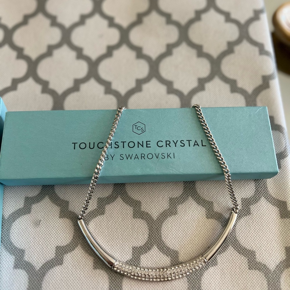 White collar touchstone crystal necklace